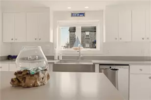 59 Houston Ave, Newport, RI 02840 - Photo 9