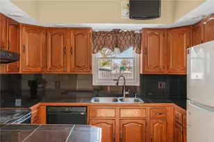 2 Overbrook Ave, Warwick, RI 02889 - Photo 15