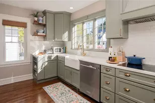 26 Vernon Ave, Newport, RI 02840 - Photo 3