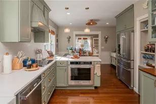 26 Vernon Ave, Newport, RI 02840 - Photo 3