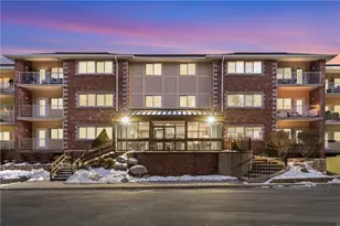 30 Argyle Ave, East Providence, RI 02915 - Photo 5