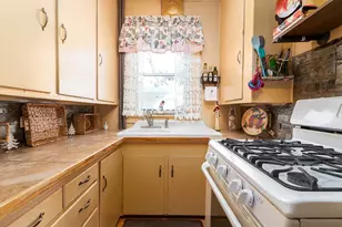 127 Chestnut St, Central Falls, RI 02863 - Photo 9
