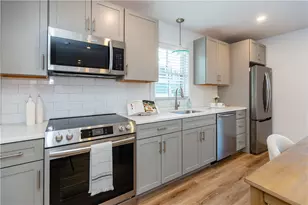 32 Exchange St, East Greenwich, RI 02818 - Photo 9