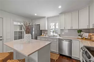 47 Brettonwoods Dr, Cranston, RI 02920 - Photo 5