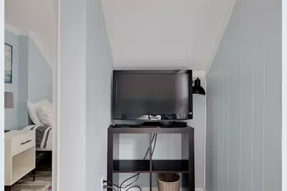 27 Burnside Avenue, Newport, RI 02840 - Photo 19