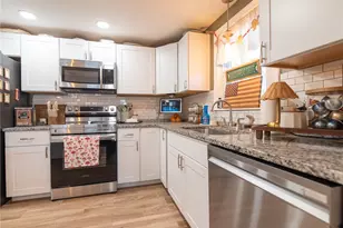 91 Windsor Park Dr, Coventry, RI 02816 - Photo 3