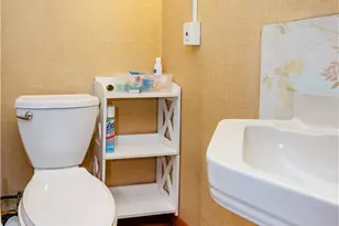 10 Hall St, West Warwick, RI 02893 - Photo 41