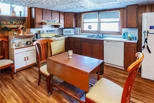 10 Hall St, West Warwick, RI 02893 - Photo 35