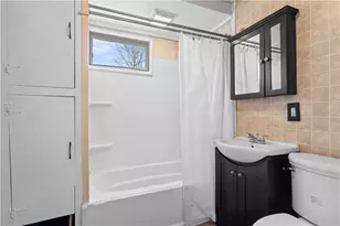 147 Warwick St, Woonsocket, RI 02895 - Photo 13