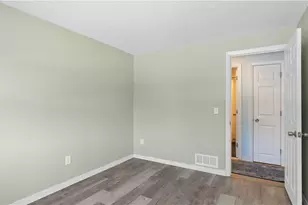 82 Primrose Dr, Warwick, RI 02818 - Photo 13