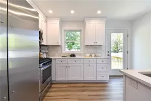 107 Coburn St, Warwick, RI 02889 - Photo 9