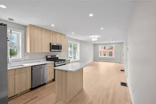 44 Puritan St, Providence, RI 02905 - Photo 9