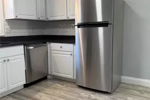 14 Saratoga Ave, Pawtucket, RI 02861 - Photo 7