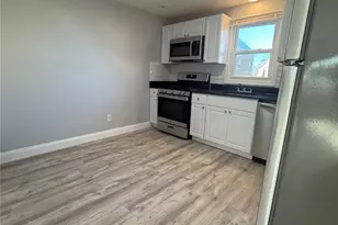 14 Saratoga Ave, Pawtucket, RI 02861 - Photo 5