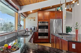 10 Oceanview Dr, Middletown, RI 02842 - Photo 13