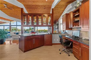 10 Oceanview Dr, Middletown, RI 02842 - Photo 11