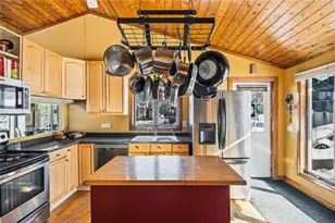 585 Meadow View Ave, Warwick, RI 02889 - Photo 3