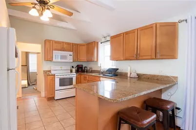 391 Aquidneck Avenue, Middletown, RI 02842 - Photo 3