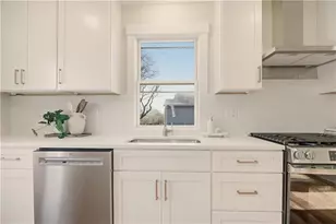 85 Bayview Ave, Bristol, RI 02809 - Photo 7