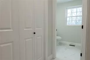 33 Hemlock Ave, Cranston, RI 02910 - Photo 9