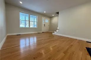 33 Hemlock Ave, Cranston, RI 02910 - Photo 9