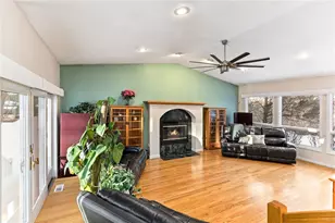 9 Eagle Nest Dr, Lincoln, RI 02865 - Photo 5