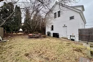 10 Hampshire St, North Providence, RI 02904 - Photo 19
