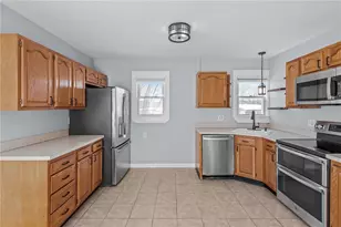 202 Phillips St, Woonsocket, RI 02895 - Photo 5