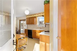 106 Wannamoisett Rd, East Providence, RI 02914 - Photo 15