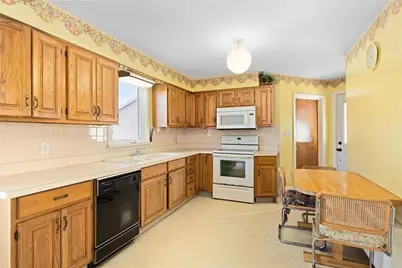 106 Wannamoisett Road, East Providence, RI 02914 - Photo 17