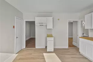 34 Heroux Ave, Woonsocket, RI 02895 - Photo 9