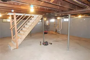 84 Farrell St, Pawtucket, RI 02861 - Photo 35