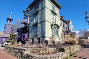 92 Pelham St, Newport, RI 02840 - Photo 1