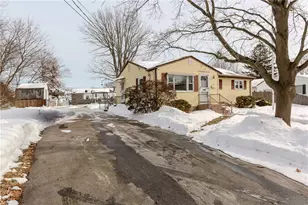 266 Vineyard Rd, Warwick, RI 02889 - Photo 3