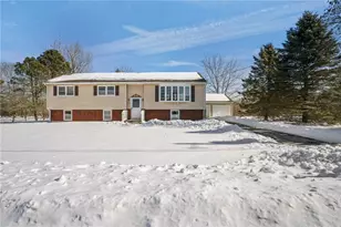 11 Barton Ln, Middletown, RI 02842 - Photo 3