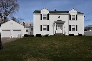 556 Metacom Ave, Bristol, RI 02809 - Photo 1