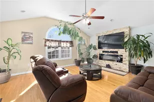 55 Togansett Rd, Providence, RI 02910 - Photo 15