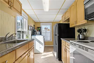 32 School St, Newport, RI 02840 - Photo 9