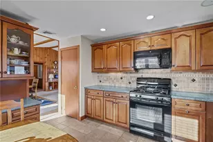 240 Shawomet Ave, Warwick, RI 02889 - Photo 23