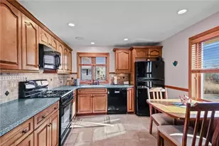 240 Shawomet Ave, Warwick, RI 02889 - Photo 21