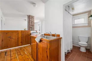 14 Brinley St, Newport, RI 02840 - Photo 9