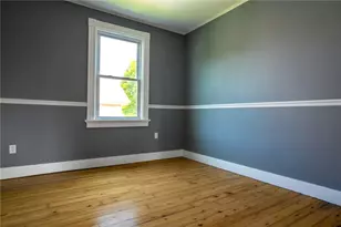 13 Livingston Pl, Middletown, RI 02842 - Photo 5