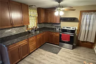 22 Overhill Rd, Warren, RI 02885 - Photo 3