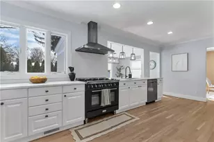 275 Meshanticut Valley Pkwy, Cranston, RI 02920 - Photo 17