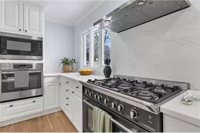 275 Meshanticut Valley Parkway, Cranston, RI 02920 - Photo 15