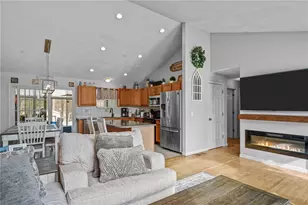 34 King St, Coventry, RI 02816 - Photo 5