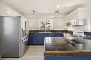 21 Clinton Ave, Newport, RI 02840 - Photo 17