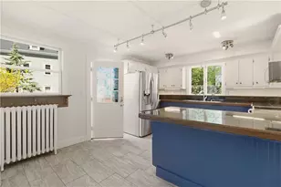 21 Clinton Ave, Newport, RI 02840 - Photo 19
