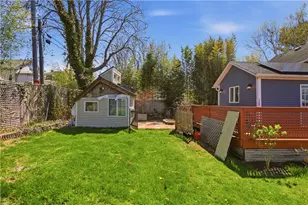 21 Clinton Ave, Newport, RI 02840 - Photo 5