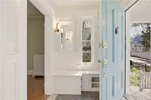 21 Clinton Ave, Newport, RI 02840 - Photo 7